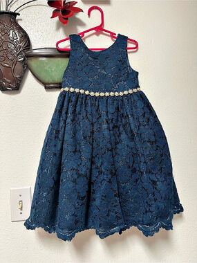 Couture Princess girls Floral Lace Formal Dress Size 5 Like New